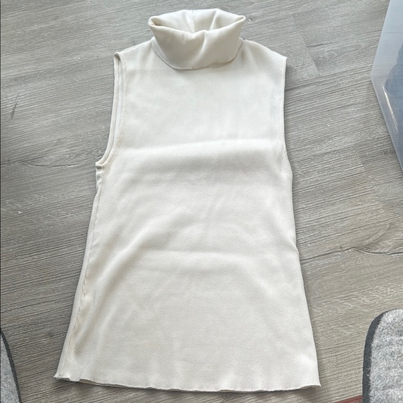 Zara Sweaters - Elegant Cream Sleeveless Turtleneck Sweater